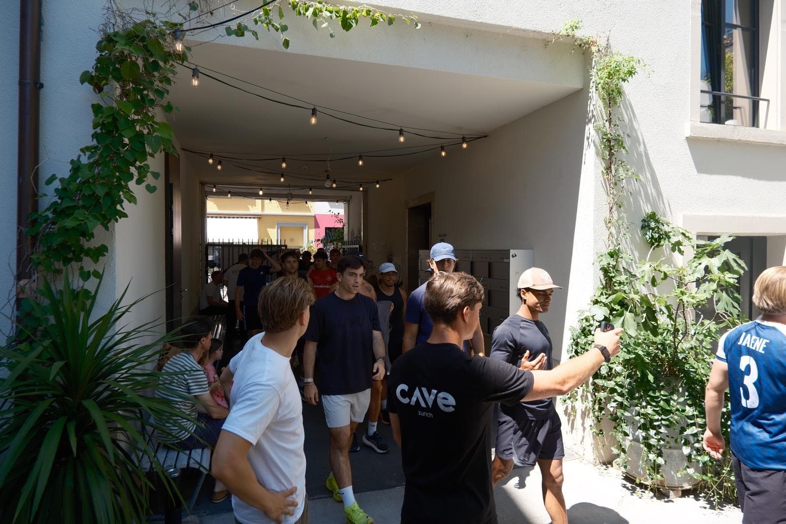 Die Cave Run Club Crew in Zürich